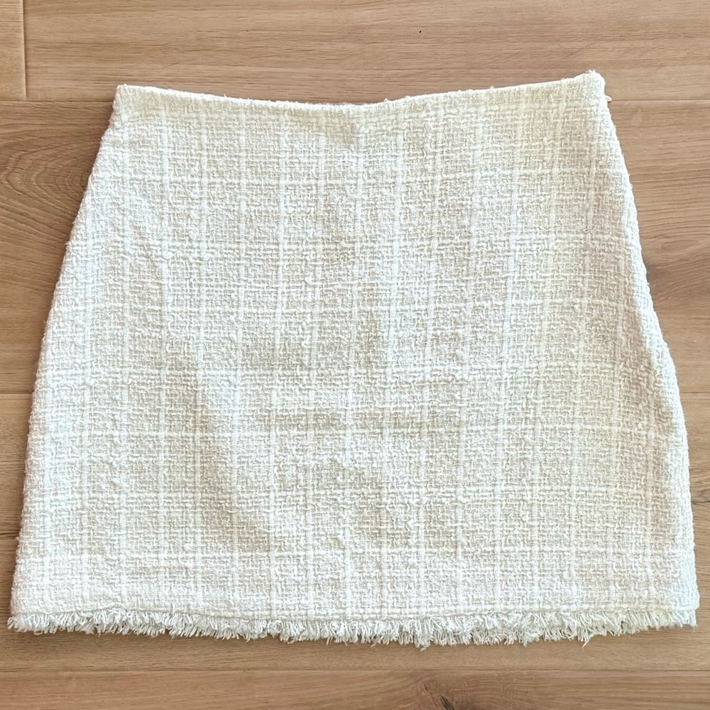 EXPRESS Ivory Tweed Mini Skirt Size 6
